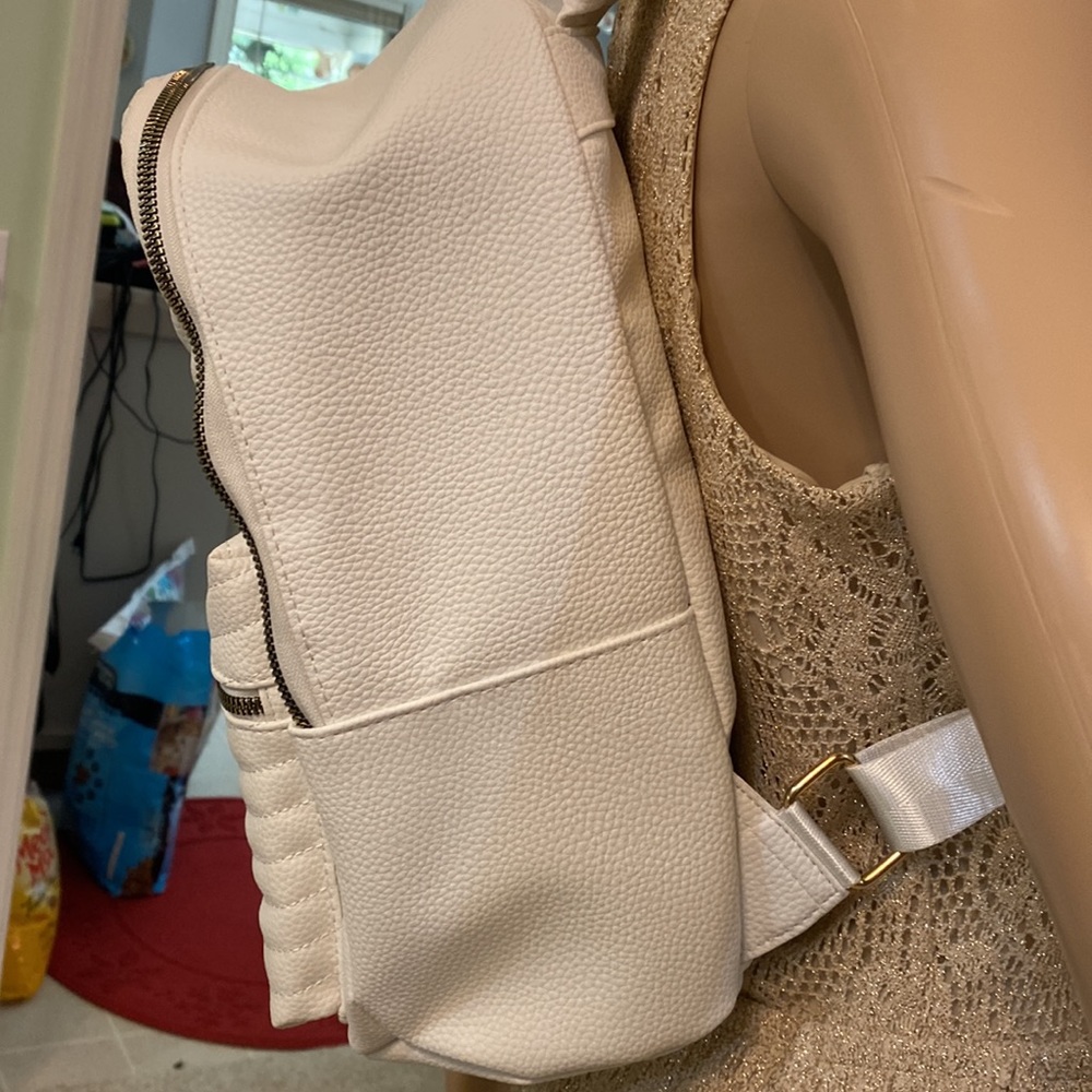 White Rampage, backpack. - Picture 9 of 14